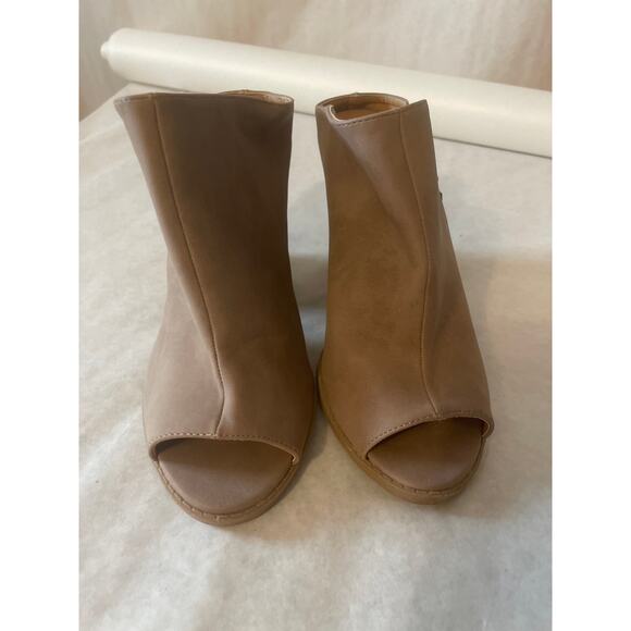 Qupid Taupe Slip On 4 in Heel Bootie Womens Size 9 Faux Lace Up Side Detail Mule - Picture 2 of 7